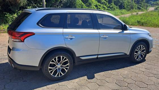 MITSUBISHI OUTLANDER 2.0 16V GASOLINA 4P AUTOMÁTICO MITSUBISHI OUTLANDER 2.0 16V GASOLINA 4P AUTOMÁTICO
